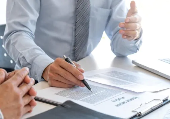 Ubezpieczenie dla lekarzy na kontrakcie — jakie opcje ochrony wybrać?